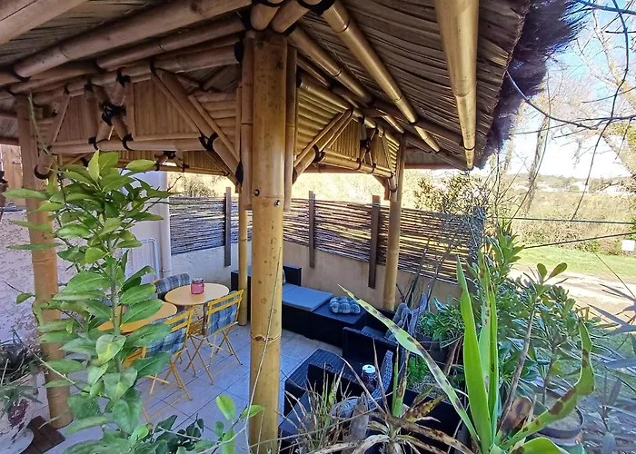 Studio 10M2, Terrasse 18M2 , Parking, Piscine Et Accueille Les Animaux