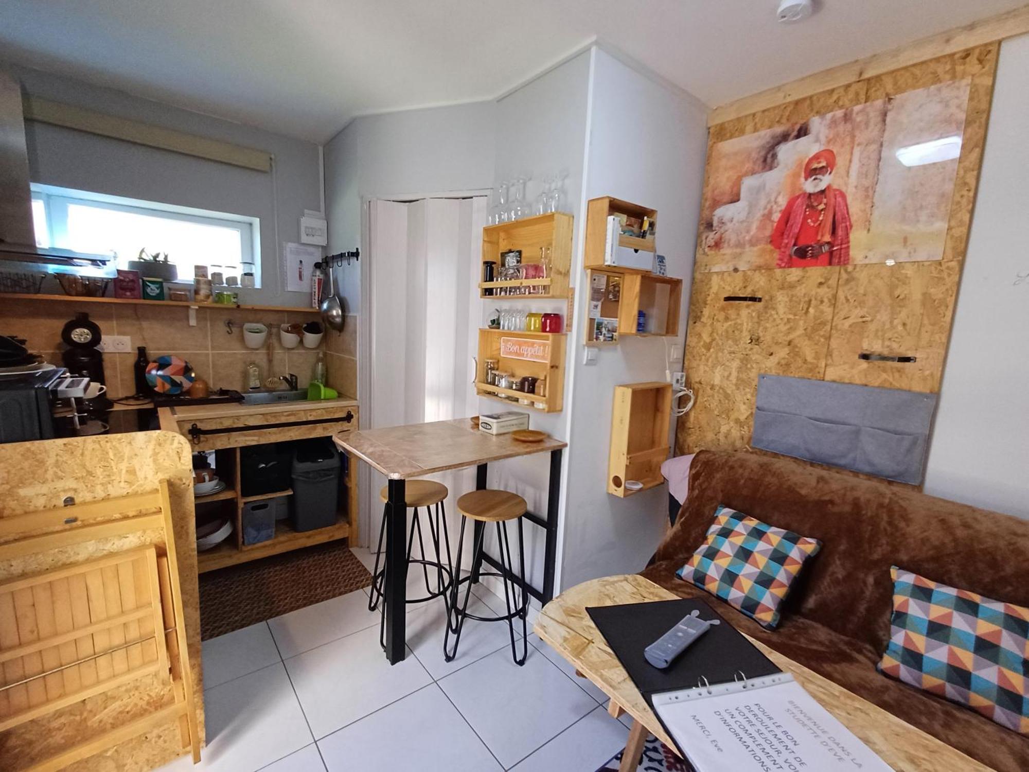 10m2, Terrasse 18m2 , Parking, Piscine Et Accueille Les Animaux